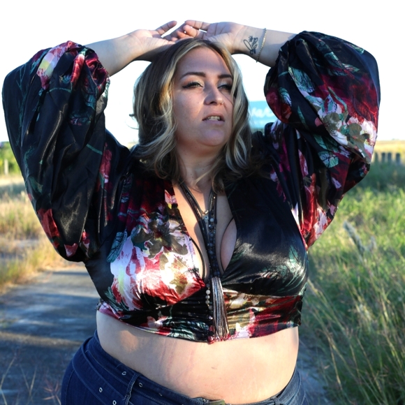 Silky rose dressy crop top - Picture 1 of 4